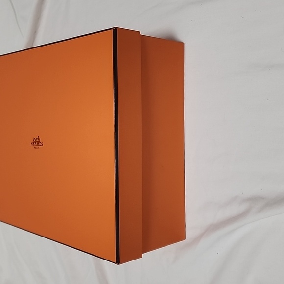 Empty Hermes Box with 2 Dust Covers - Picture 6 of 9